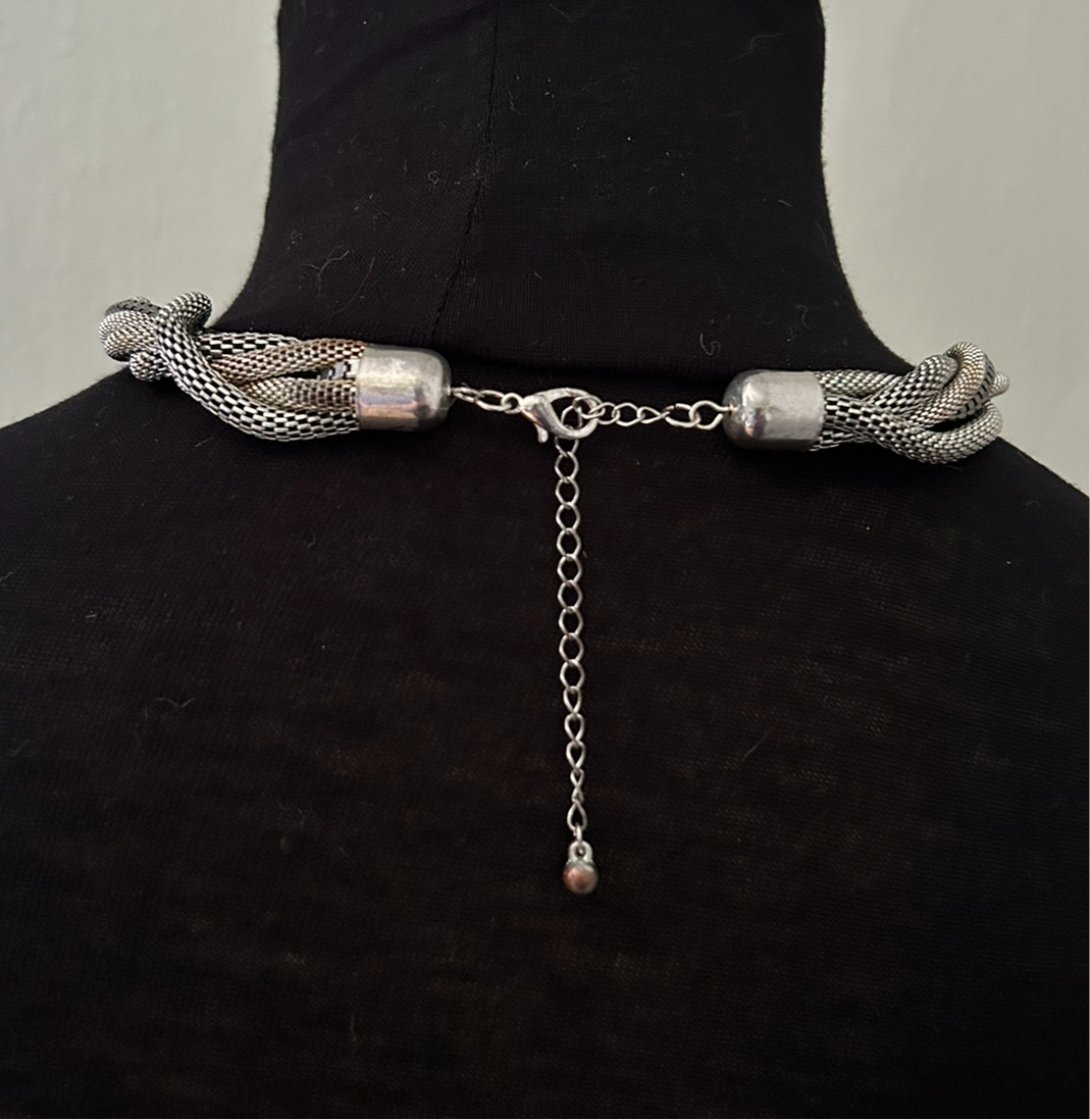 Twisted necklace