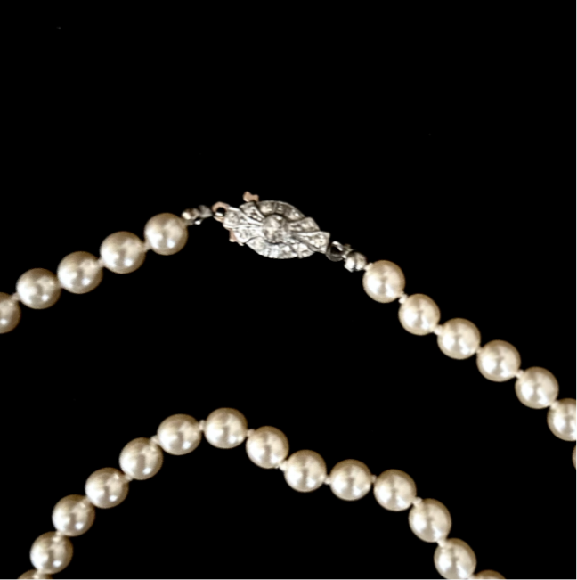 Long pearl necklace