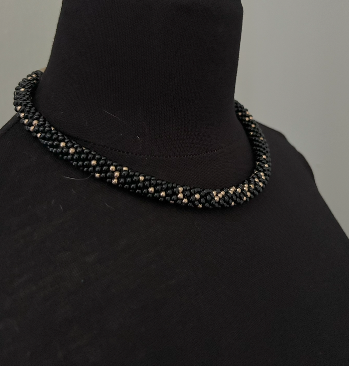 Mini pearl necklace