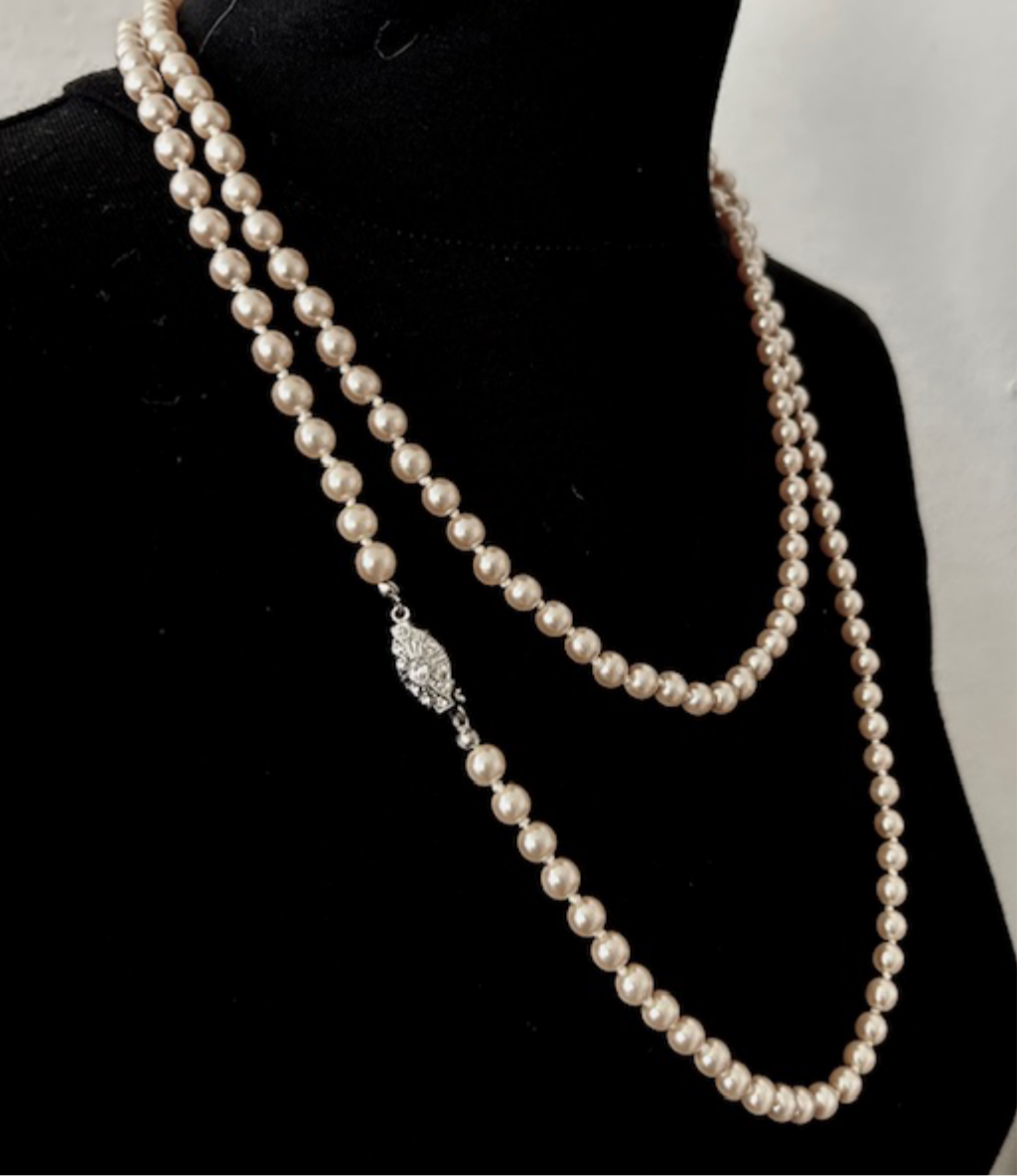 Long pearl necklace
