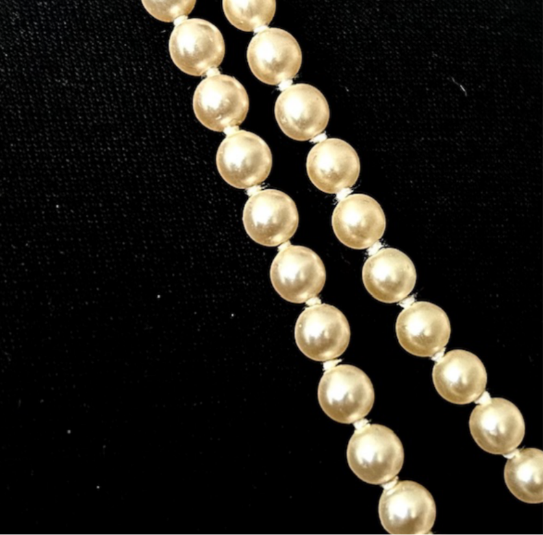 Long pearl necklace