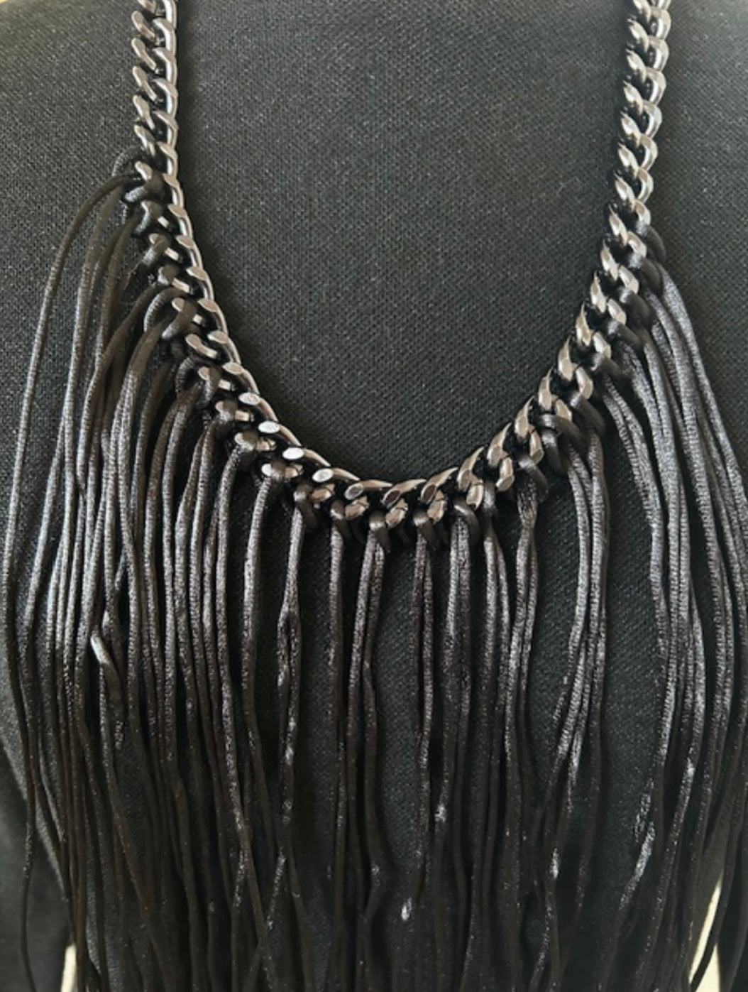 Chain necklace with satin ribbons