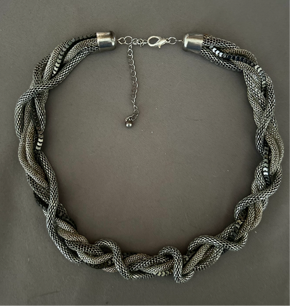Twisted necklace