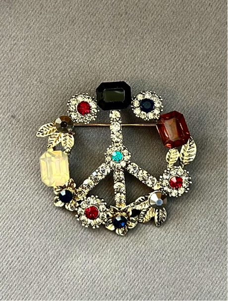 Peace brooch or pendant