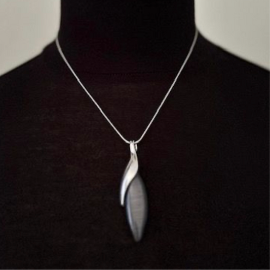 Chain with stone pendant