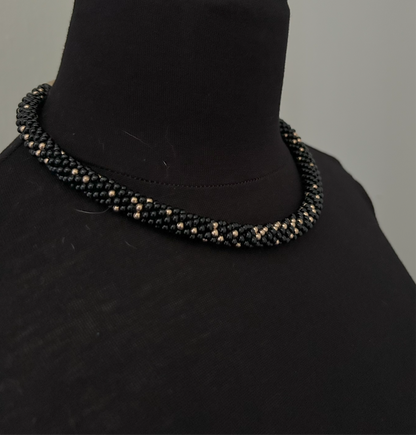 Mini pearl necklace