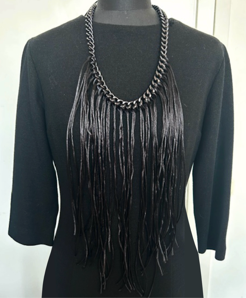 Chain necklace with satin ribbons