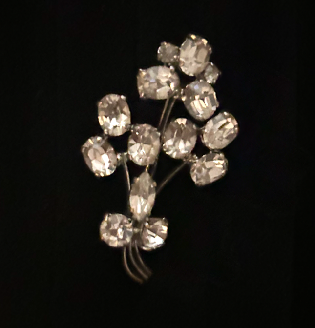 Bouquet brooch