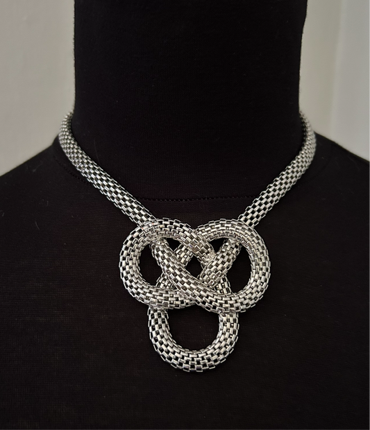 Knot necklace