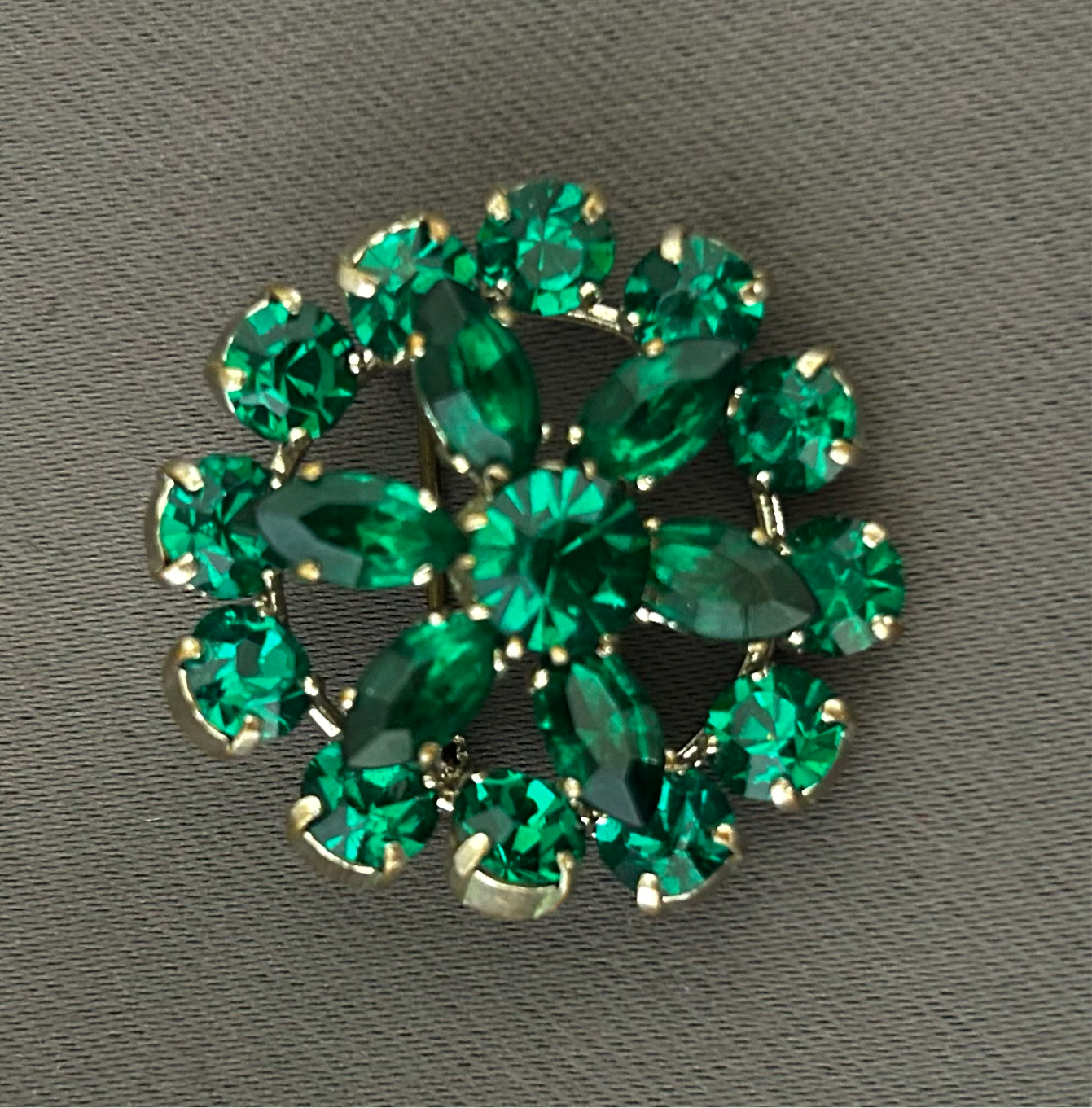 Emerald green rhinestone brooch