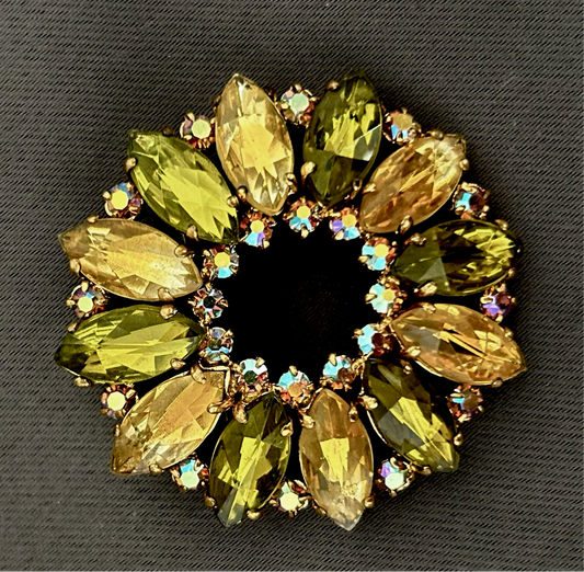 Couronne rhinestone brooch