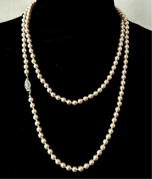 Long pearl necklace