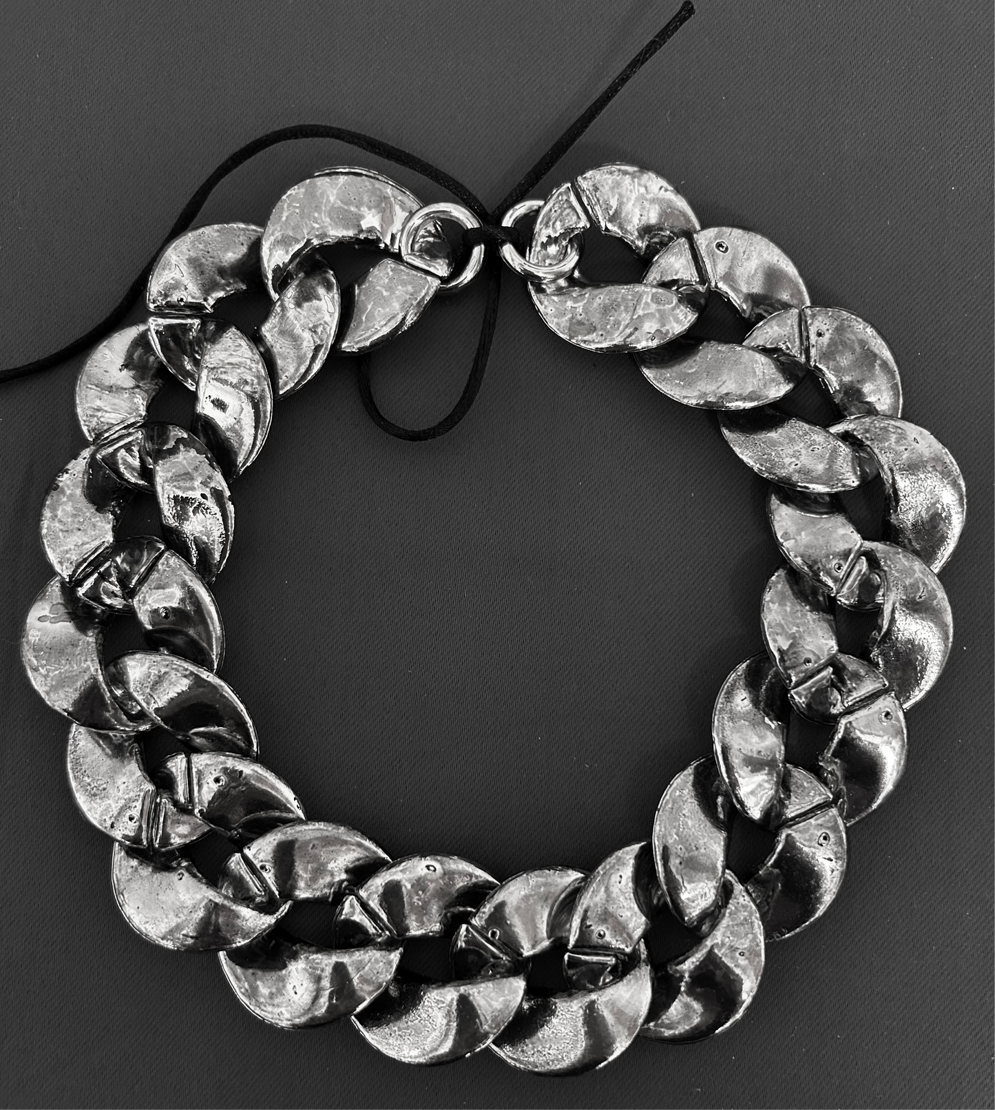 Silver plastic chain necklace