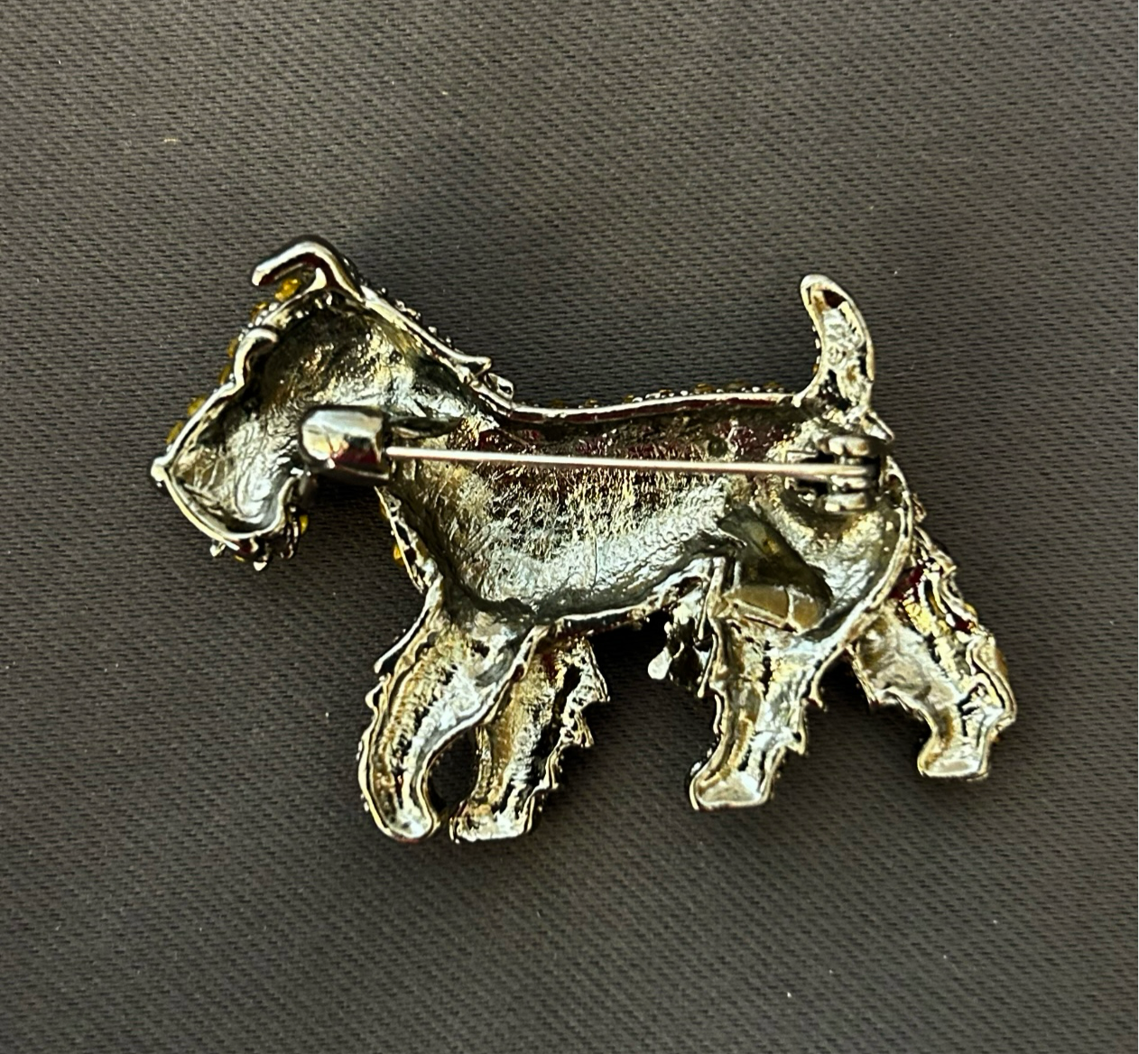 Doggy brooch