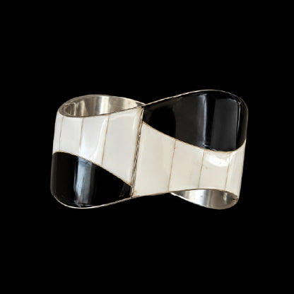 Wavy enamel bracelet