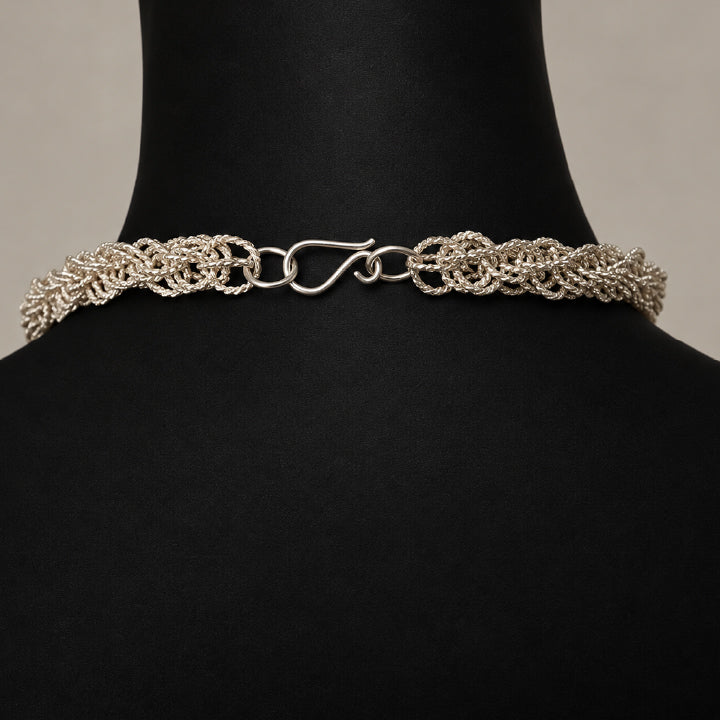 Twisted chain necklace