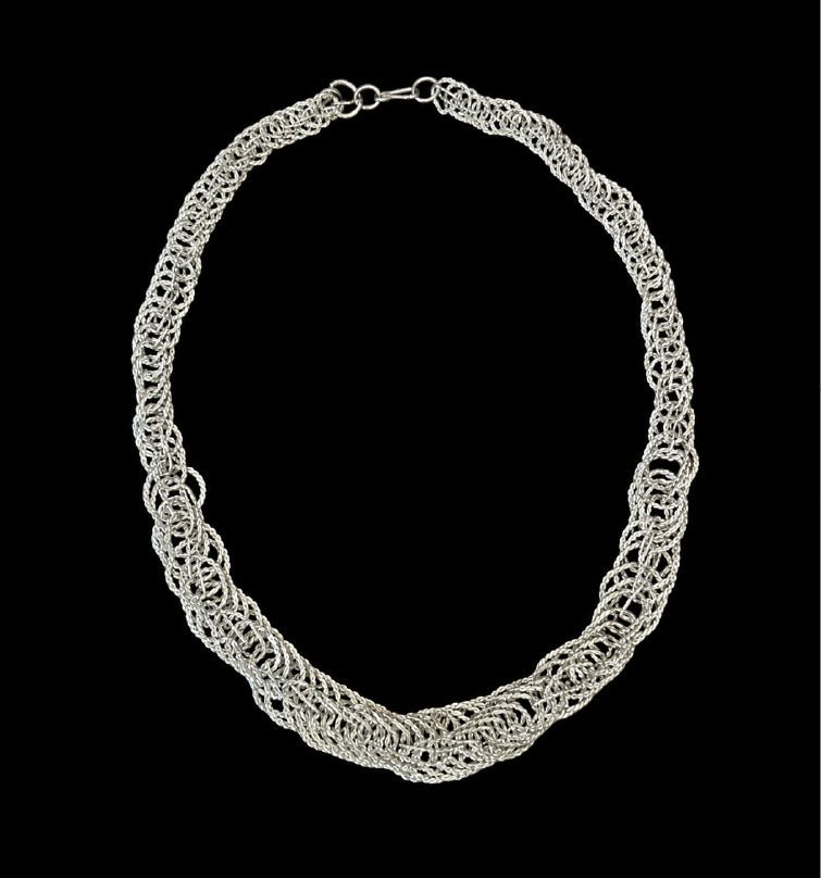 Twisted chain necklace