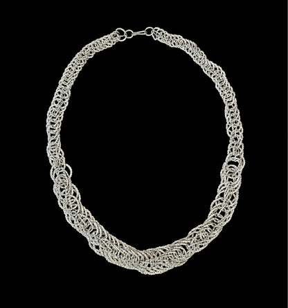 Twisted chain necklace