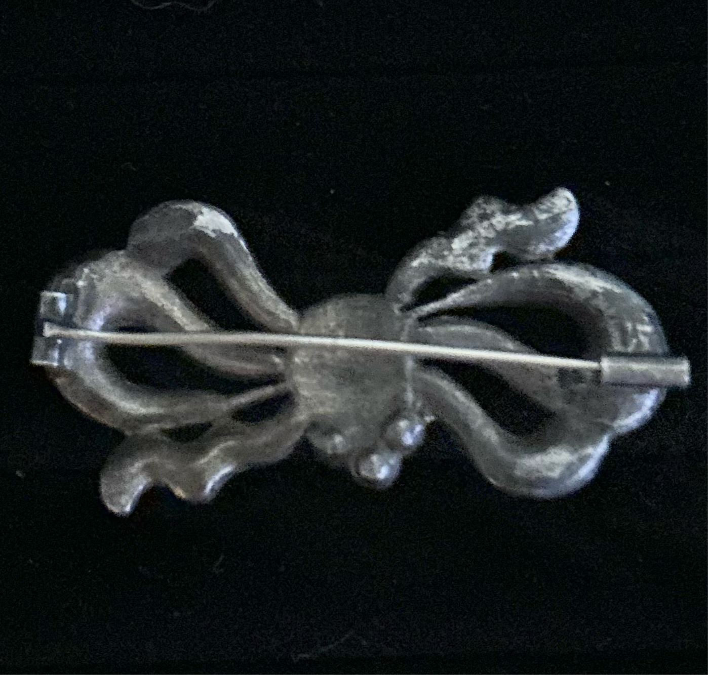 Bow brooch
