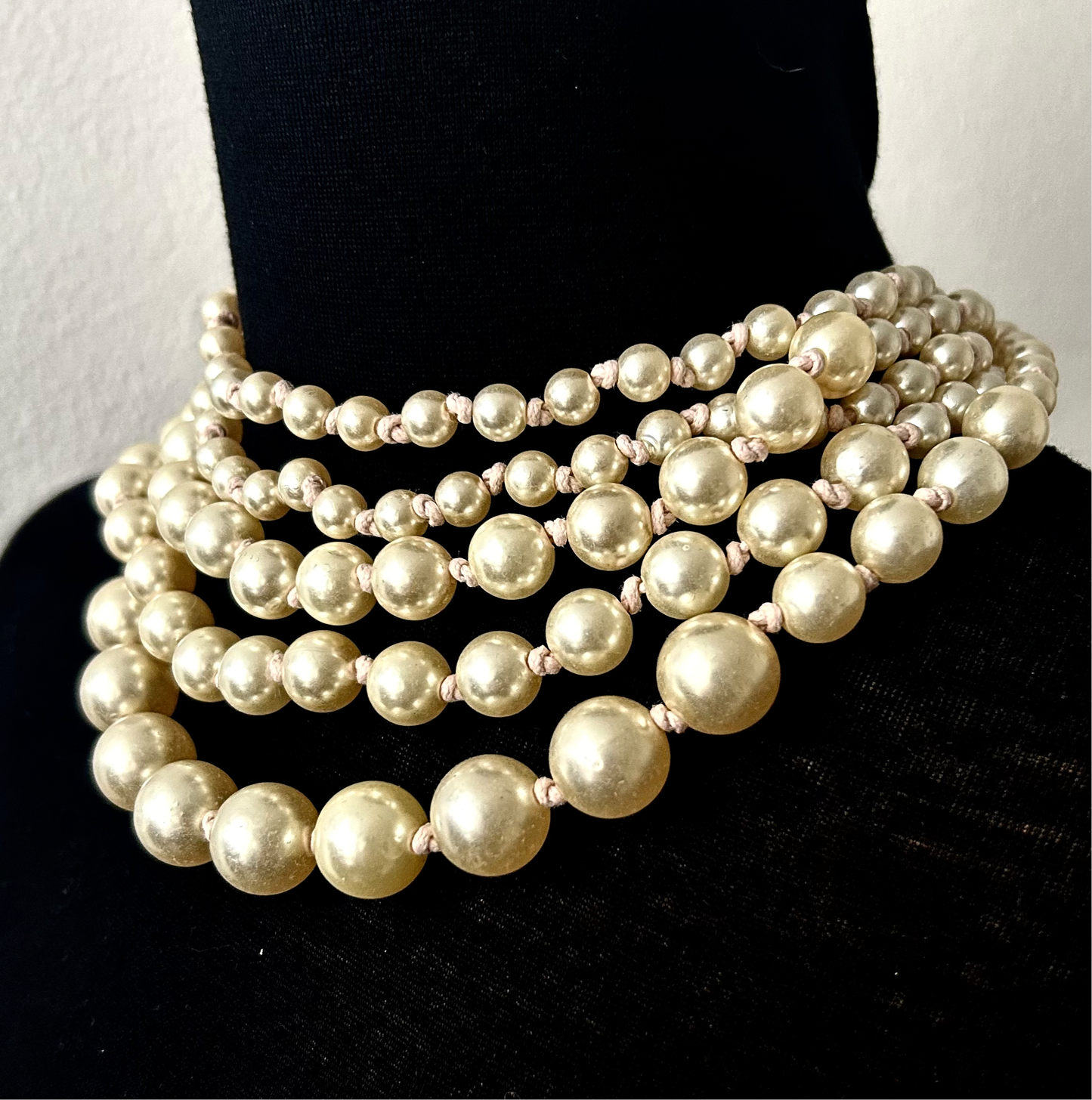 Multi-size pearls necklace 